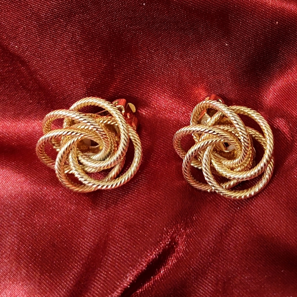 Vintage Elegant Gold Twisted Rope Clip On Earrings "Like New"